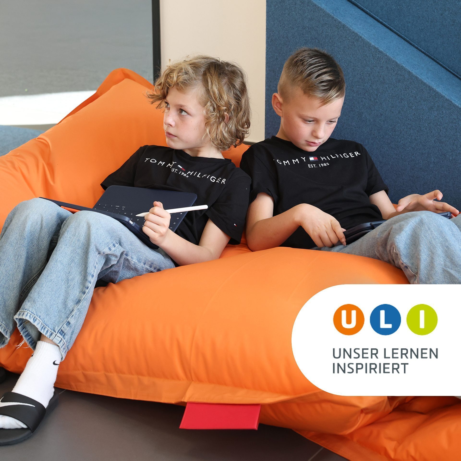 Schüler in der ULI-Stunde auf dem Sitzsack, Bischof-Ulrich-Realschule Augsburg