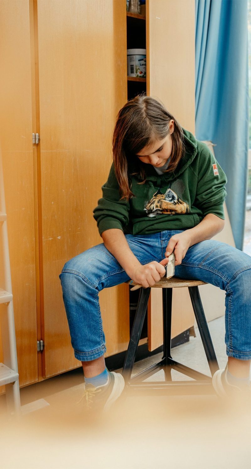 Schüler bei der Holzarbeit im Werkunterricht, Bischof-Ulrich-Realschule Augsburg