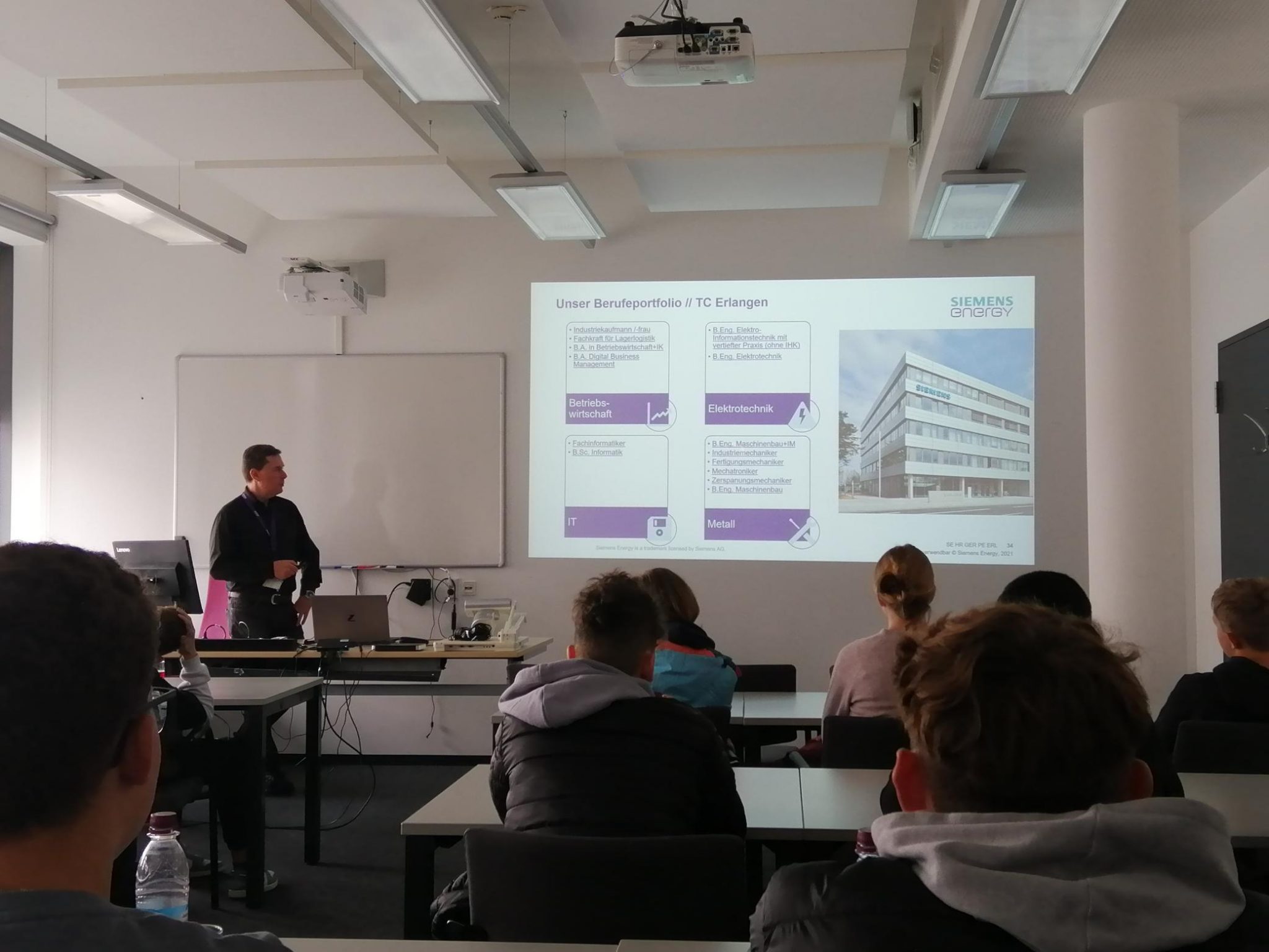 - Bischof-Ulrich-Realschule Augsburg Realschule